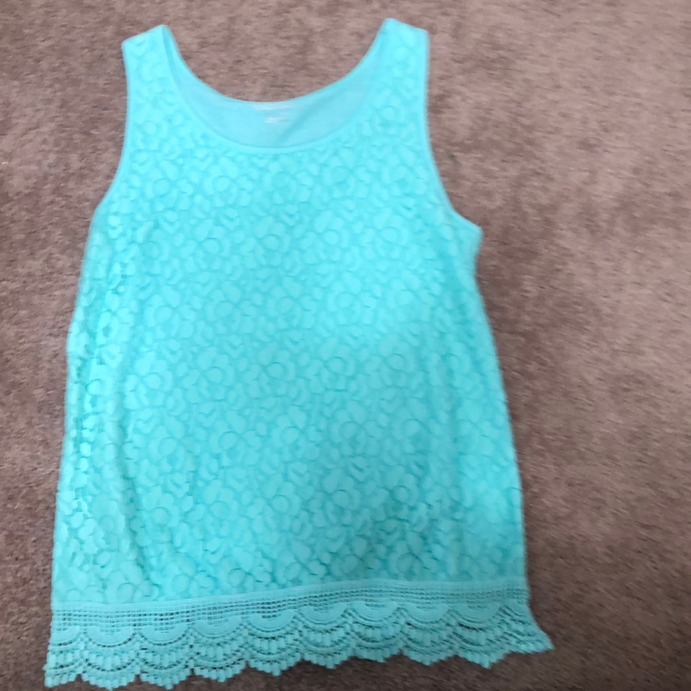 Girl’s sleeveless top.